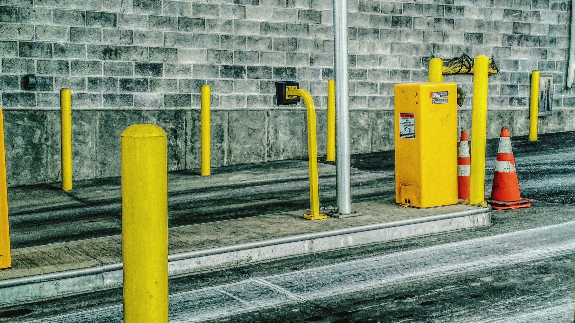 5 Ways Bollards Are Used In Commercial Parking Garages